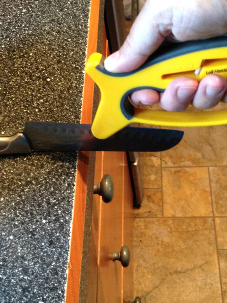 using-the-knife-sharpener